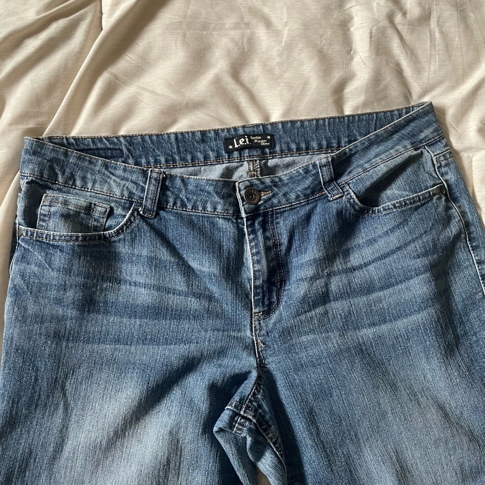 lei flare jeans